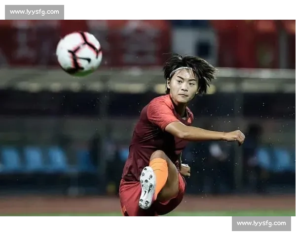 中国女足热身赛 3-0 青岛西海岸女足 王霜领衔锋线建功 新战术初见成效 中国女足热身赛 3-0 青岛西海岸女足 王霜领衔锋线建功 新战术初见成效